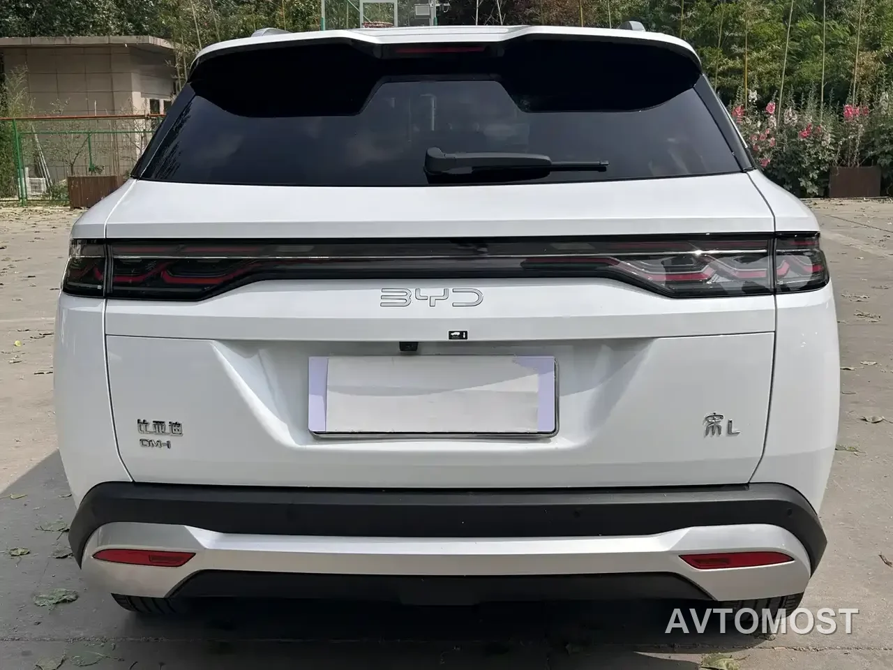 BYD Song L DM-i 2024 75km Leading Edition — фото 5