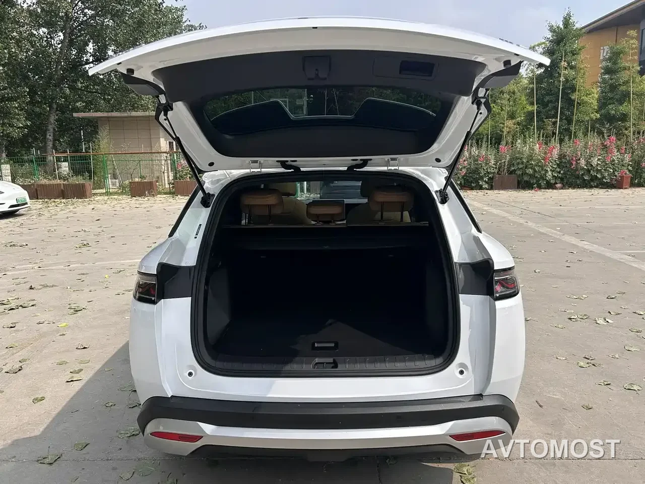BYD Song L DM-i 2024 75km Leading Edition — фото 7