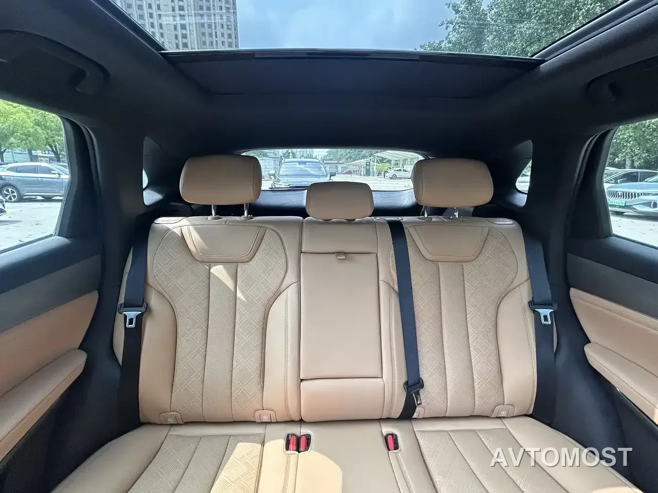 BYD Song L DM-i 2024 75km Leading Edition — фото 8