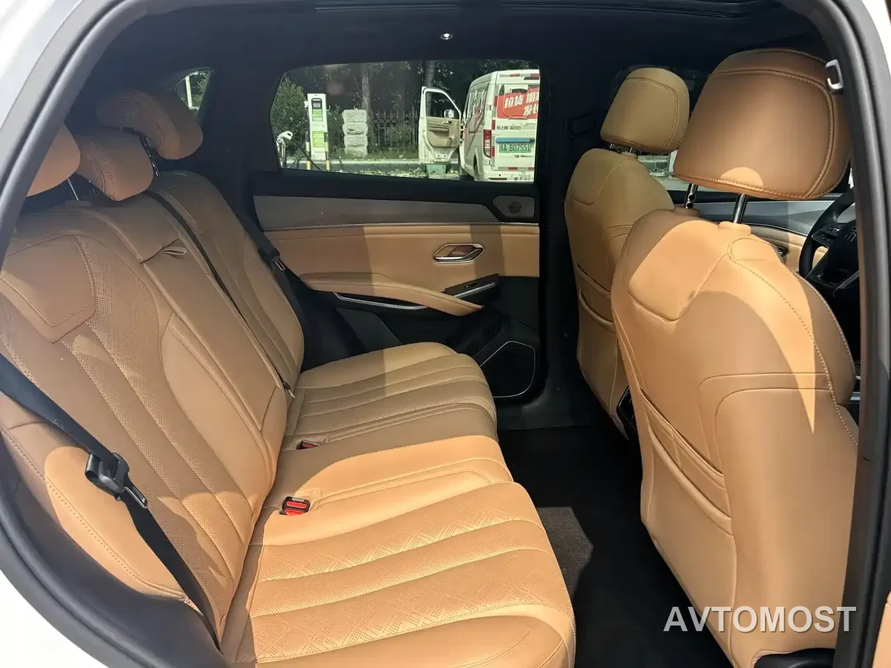 BYD Song L DM-i 2024 75km Leading Edition — фото 12