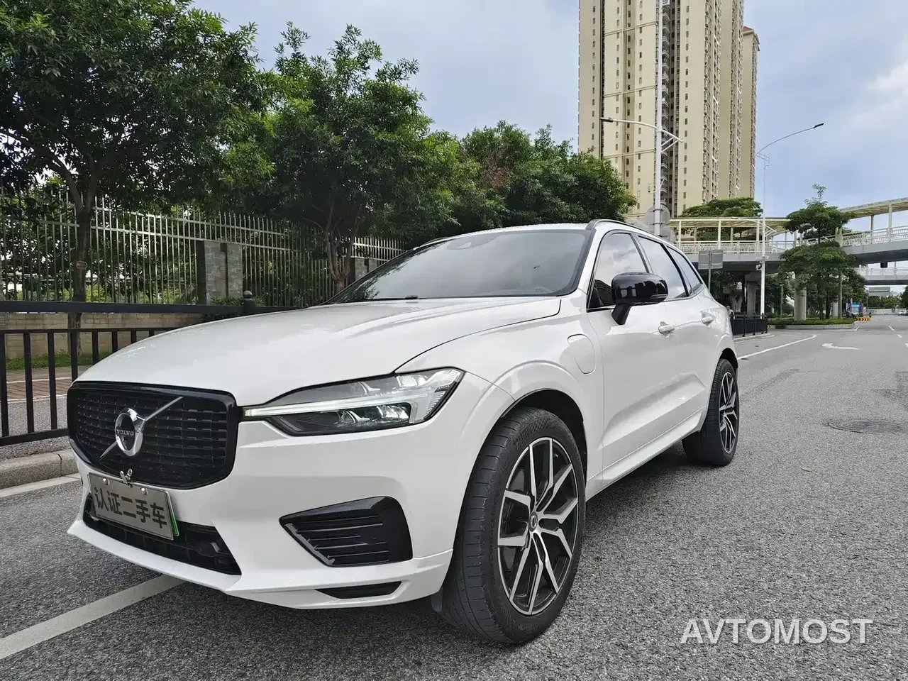 Volvo XC60 Plug-in Hybrid 2021 T8 E-Drive Hybrid Inscription Sport — фото 1