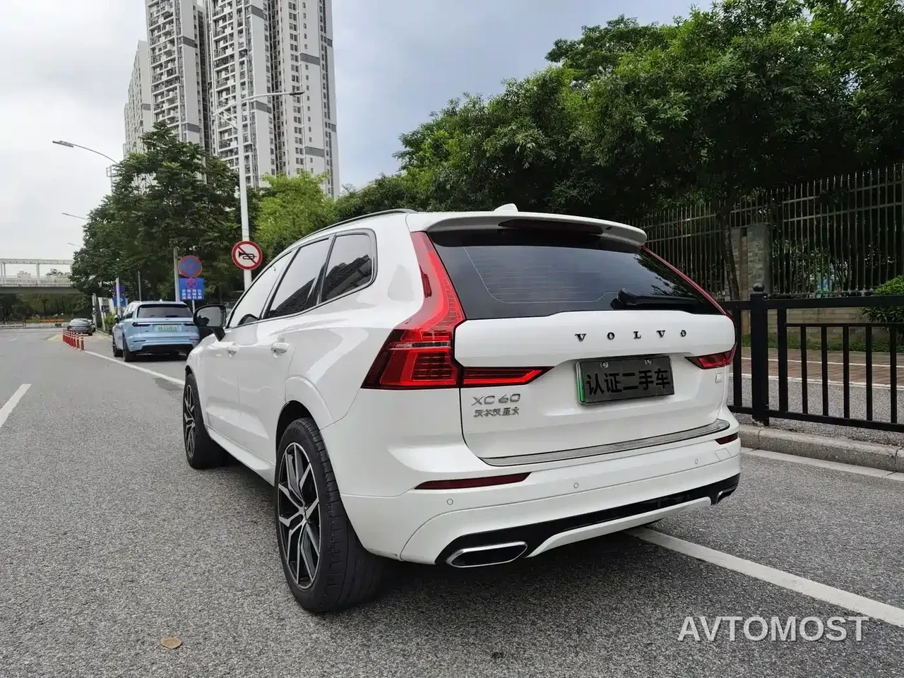 Volvo XC60 Plug-in Hybrid 2021 T8 E-Drive Hybrid Inscription Sport — фото 2