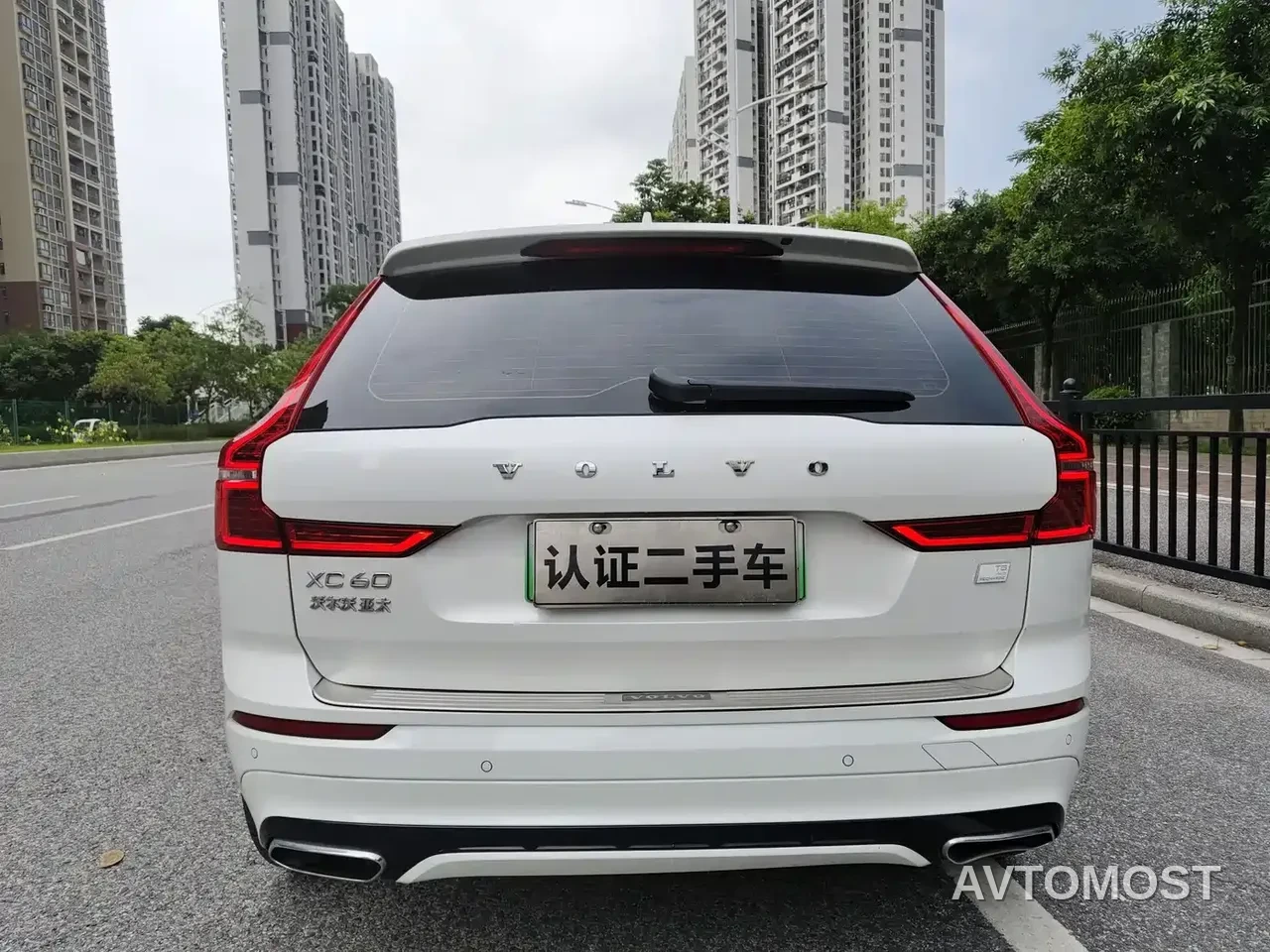 Volvo XC60 Plug-in Hybrid 2021 T8 E-Drive Hybrid Inscription Sport — фото 4