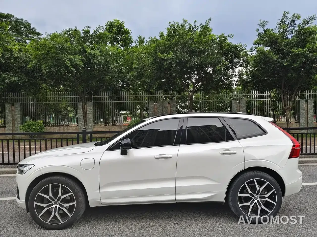 Volvo XC60 Plug-in Hybrid 2021 T8 E-Drive Hybrid Inscription Sport — фото 5