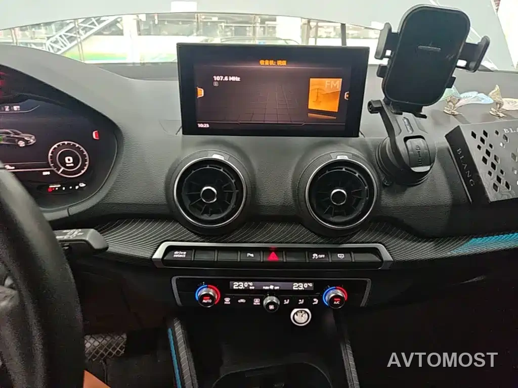 Audi Q2L e-tron 2019 Q2L e-tron Pure Electric Smart Cool Edition — фото 13