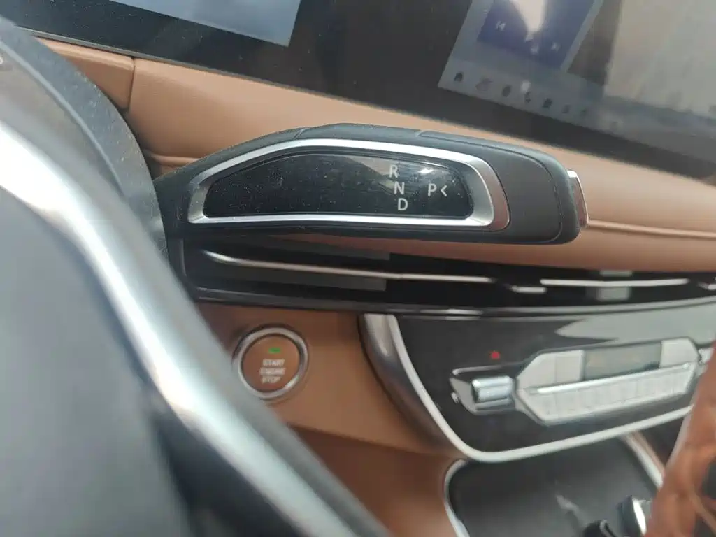 SAIC Maxus G10 2025 MAX 2.0T Automatic Flagship Edition Gasoline 7-Seater — фото 7