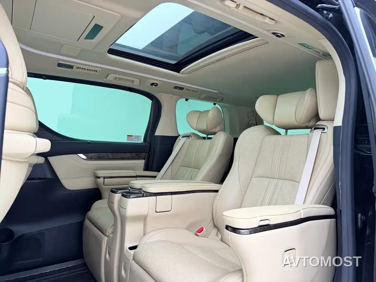 Toyota Vellfire 2020 Twin Engine 2.5L HV Premium Edition — фото 5