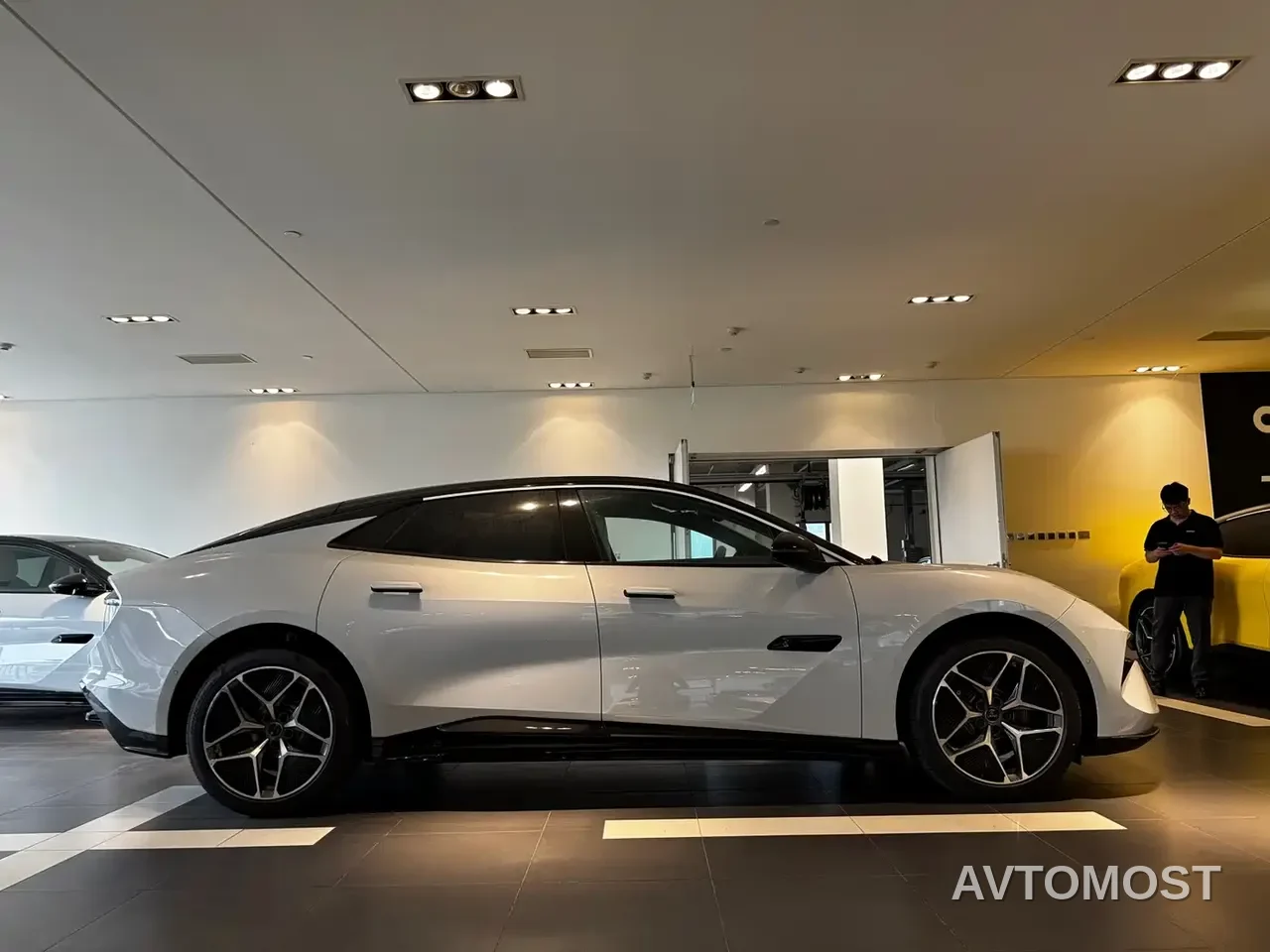 Lotus Cars EMEYA Blossom 2025 600 Wagon — фото 3