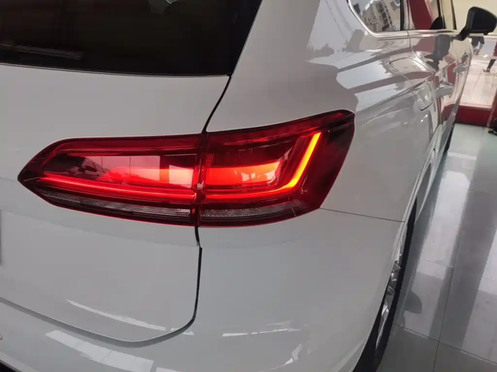 Volkswagen Touareg 2021 2.0TSI R-Line — фото 8