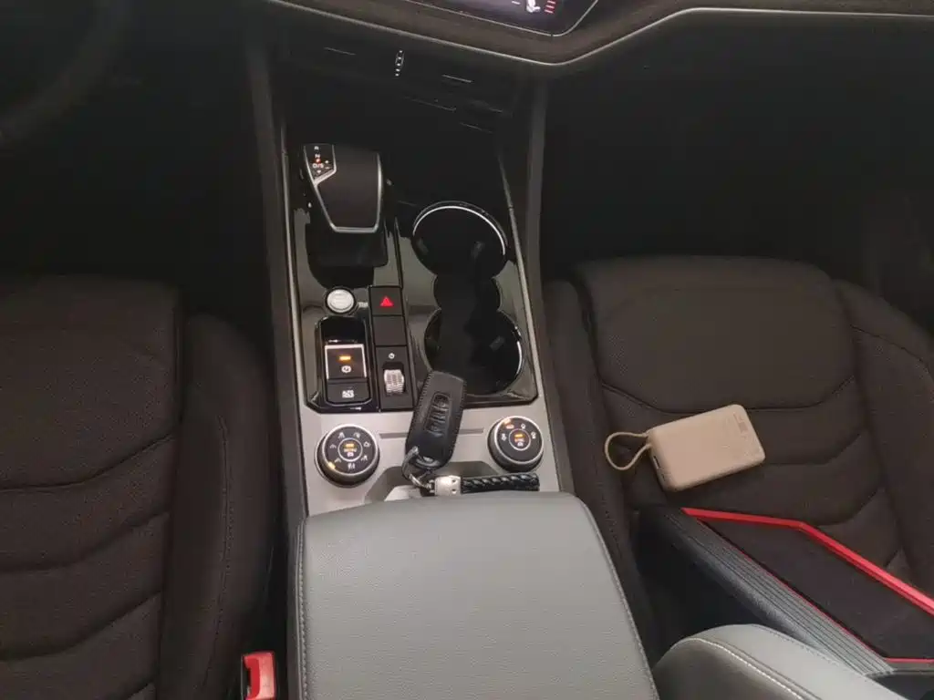 Volkswagen Touareg 2021 2.0TSI R-Line — фото 14