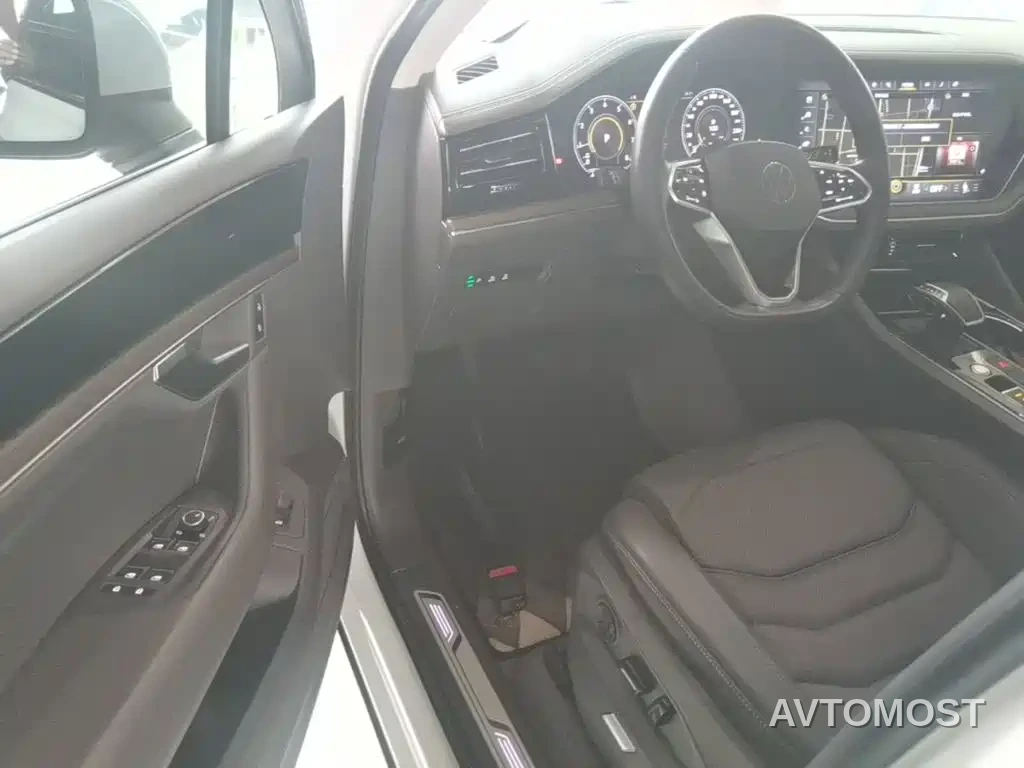 Volkswagen Touareg 2021 2.0TSI R-Line — фото 16