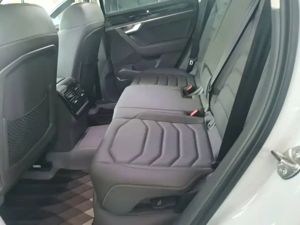 Volkswagen Touareg 2021 2.0TSI R-Line — фото 17