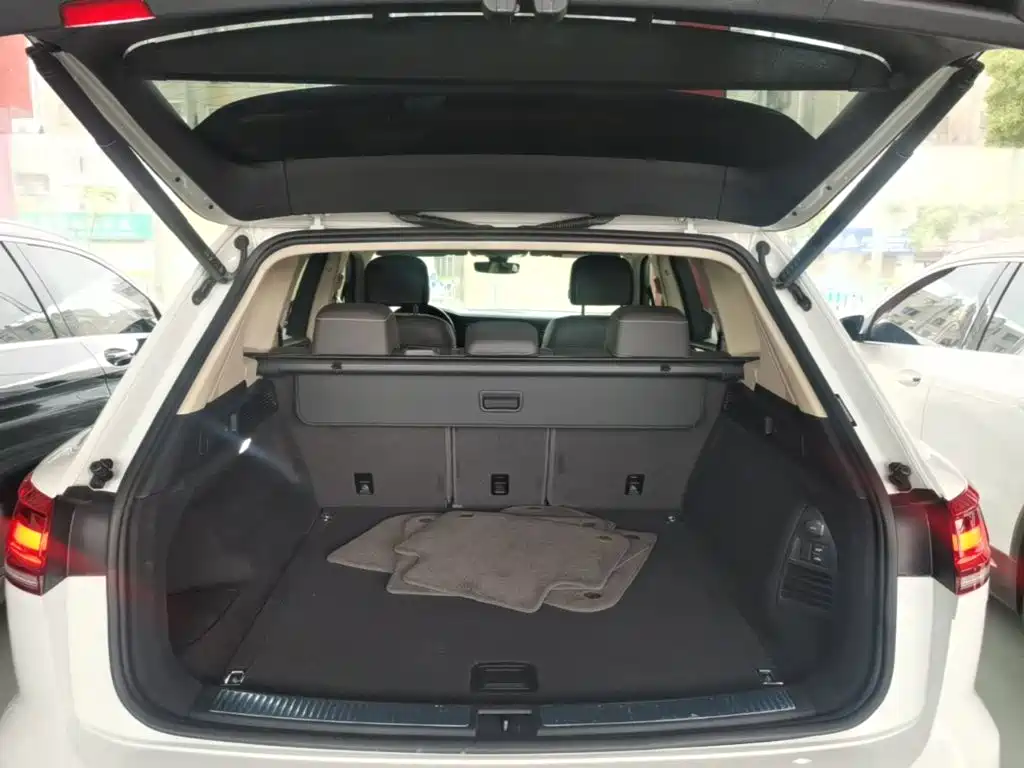 Volkswagen Touareg 2021 2.0TSI R-Line — фото 19