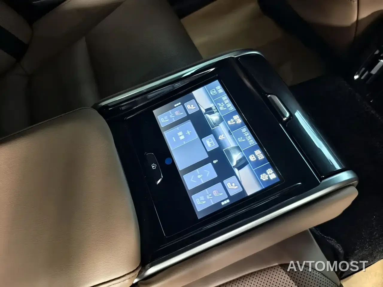 Toyota Crown (Import) 2024 2.5L Ultimate Edition — фото 5