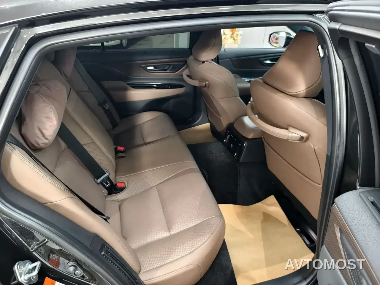 Toyota Crown (Import) 2024 2.5L Ultimate Edition — фото 10