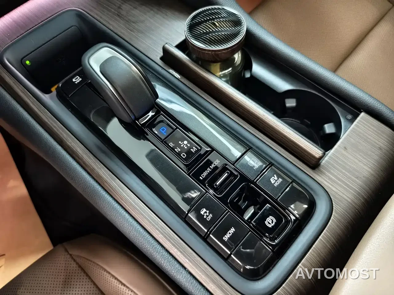 Toyota Crown (Import) 2024 2.5L Ultimate Edition — фото 13