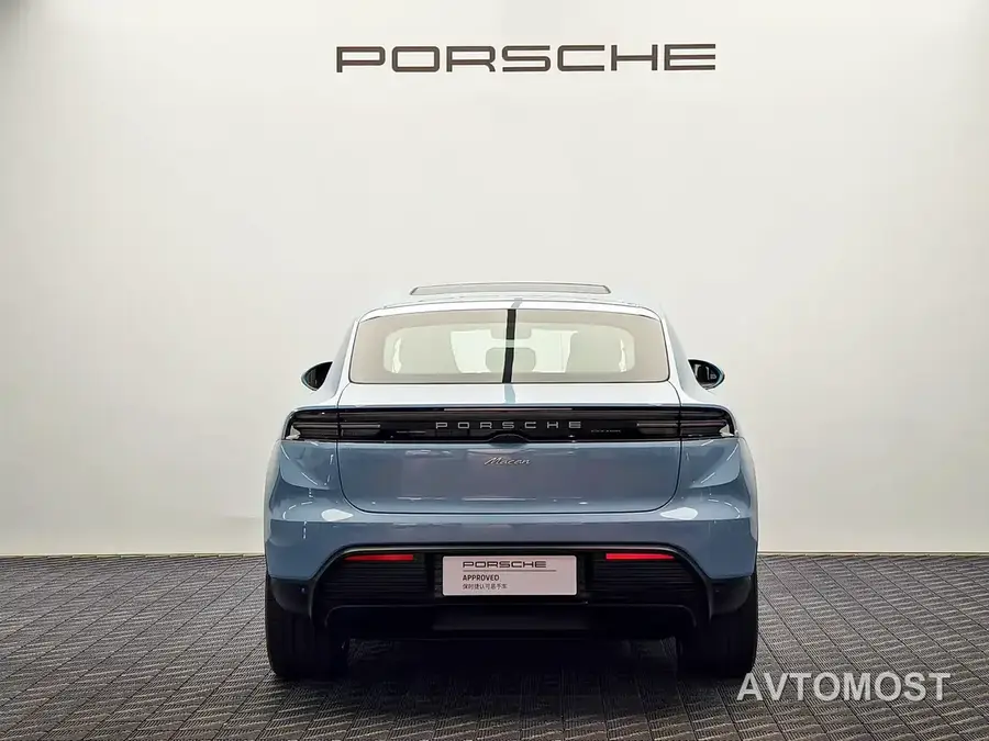 Porsche Macan EV