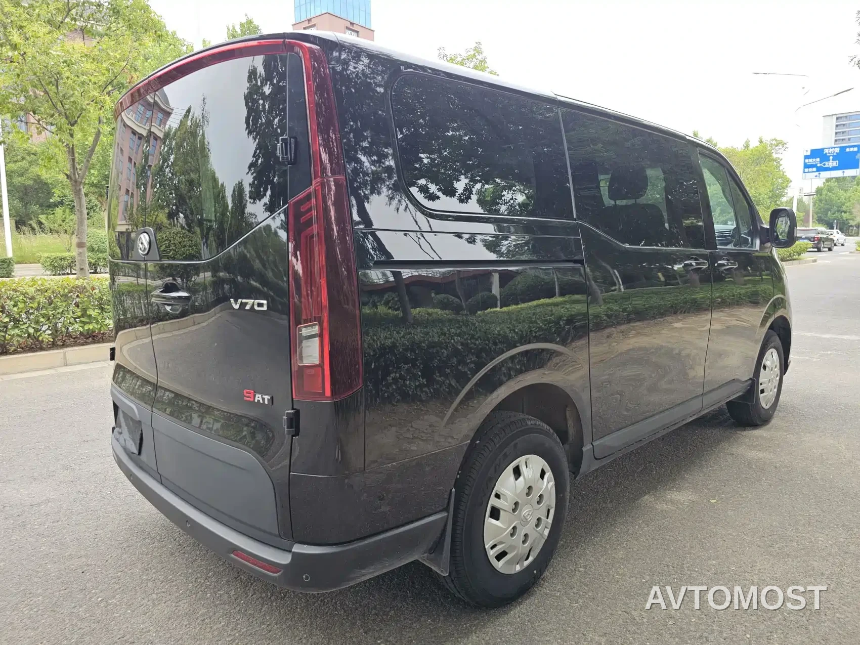 SAIC Maxus Xintu V70 2023 Model 2.0T Elite Edition Automatic Short Wheelbase Low Roof 5/6-Seater — фото 6