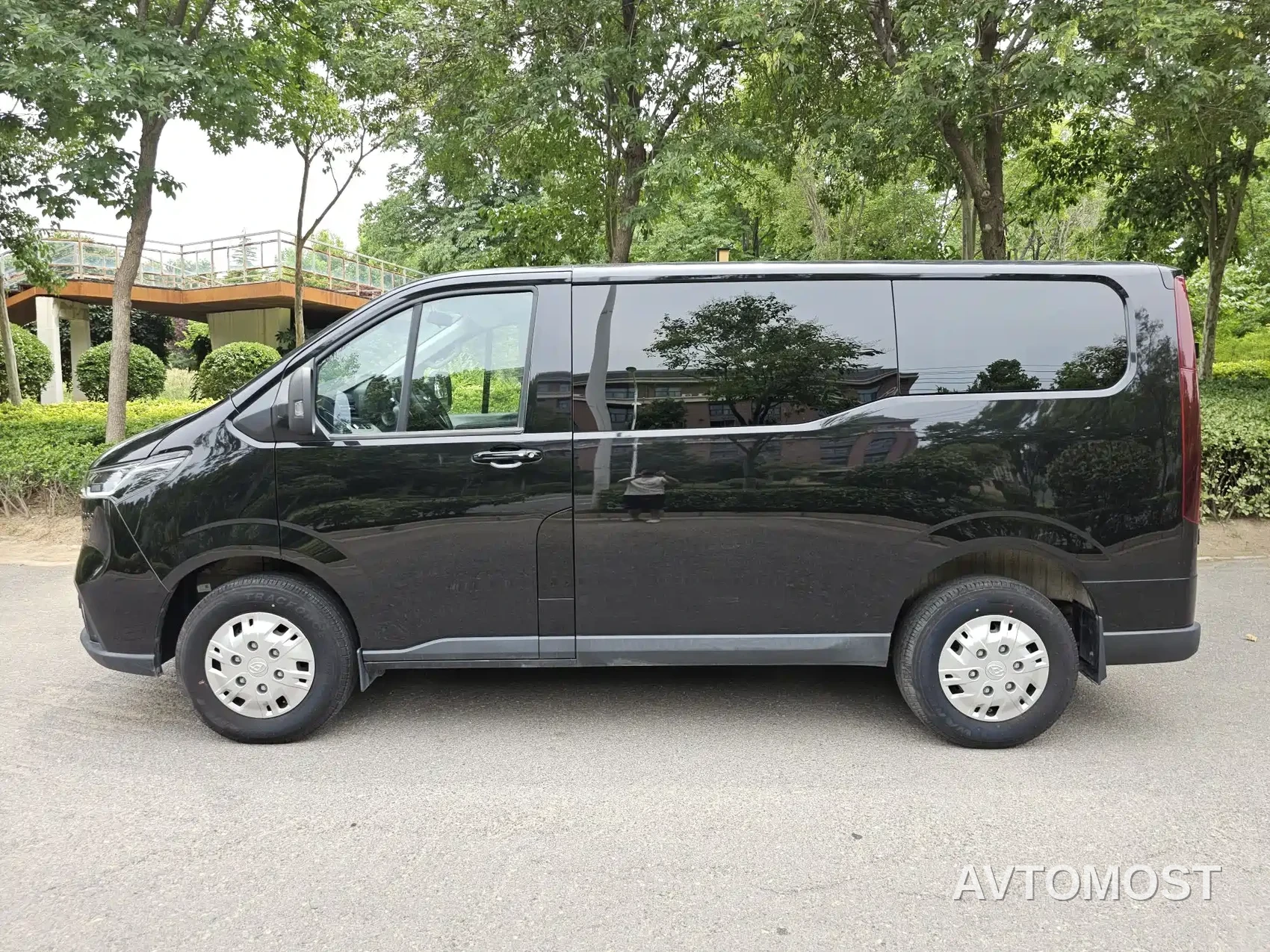 SAIC Maxus Xintu V70 2023 Model 2.0T Elite Edition Automatic Short Wheelbase Low Roof 5/6-Seater — фото 7
