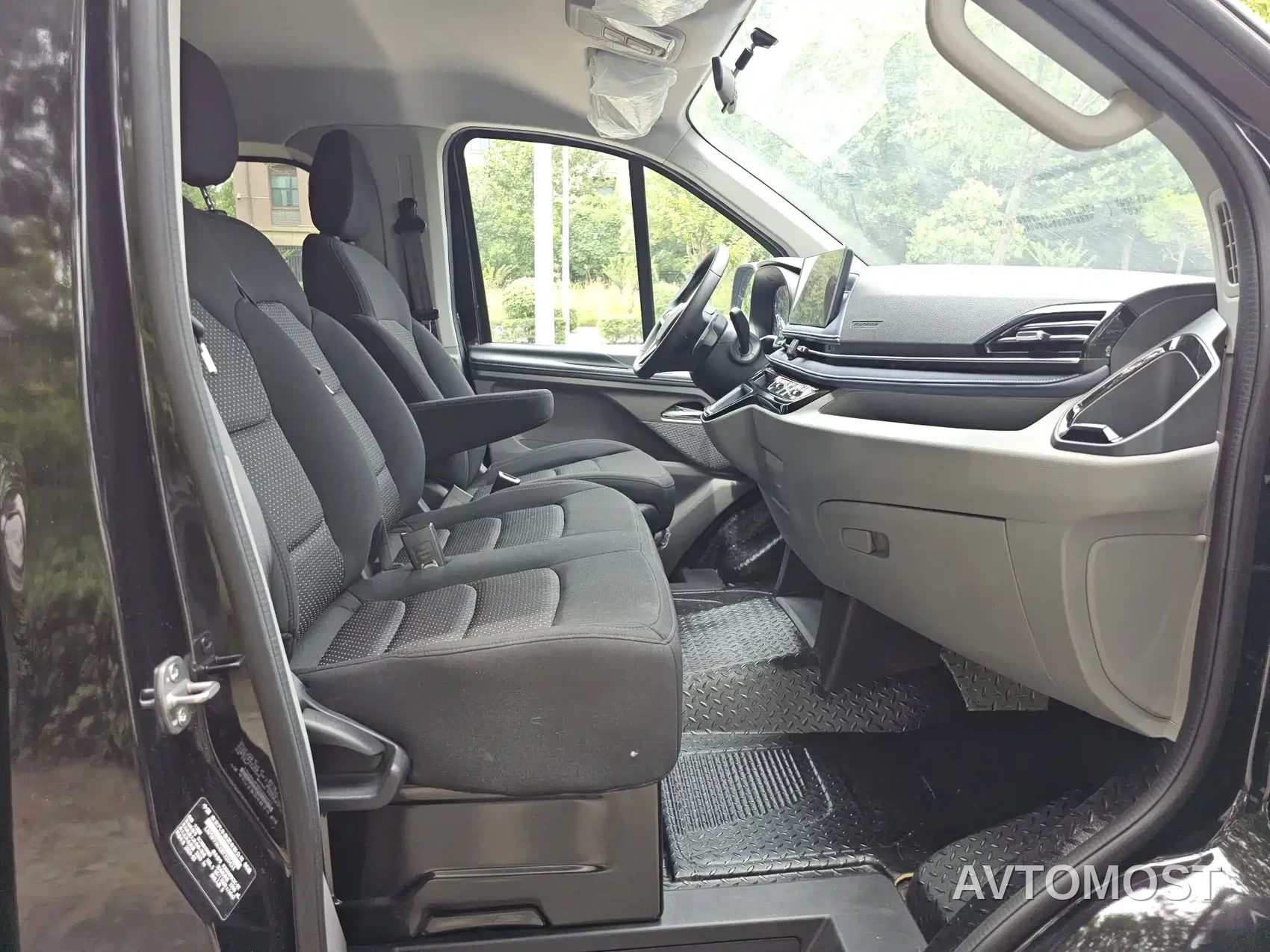 SAIC Maxus Xintu V70 2023 Model 2.0T Elite Edition Automatic Short Wheelbase Low Roof 5/6-Seater — фото 8