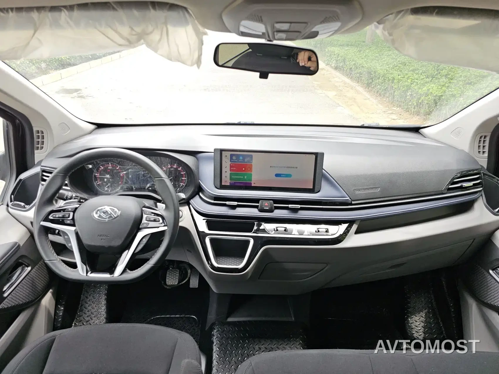 SAIC Maxus Xintu V70 2023 Model 2.0T Elite Edition Automatic Short Wheelbase Low Roof 5/6-Seater — фото 10