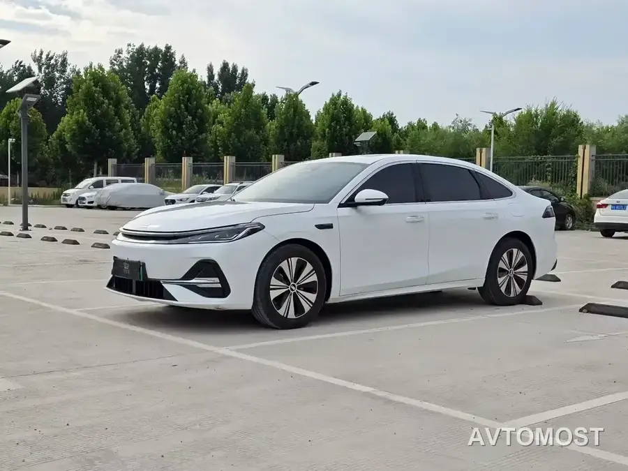 Geely Galaxy A7 2025 EM-i 150km Long Voyage Edition