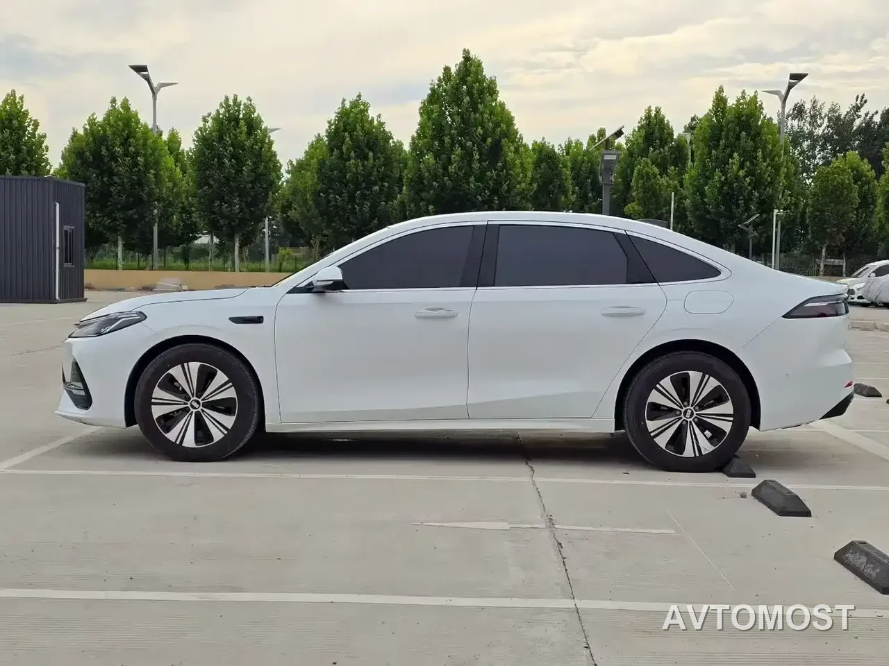 Geely Galaxy A7 2025 EM-i 150km Long Voyage Edition — фото 7
