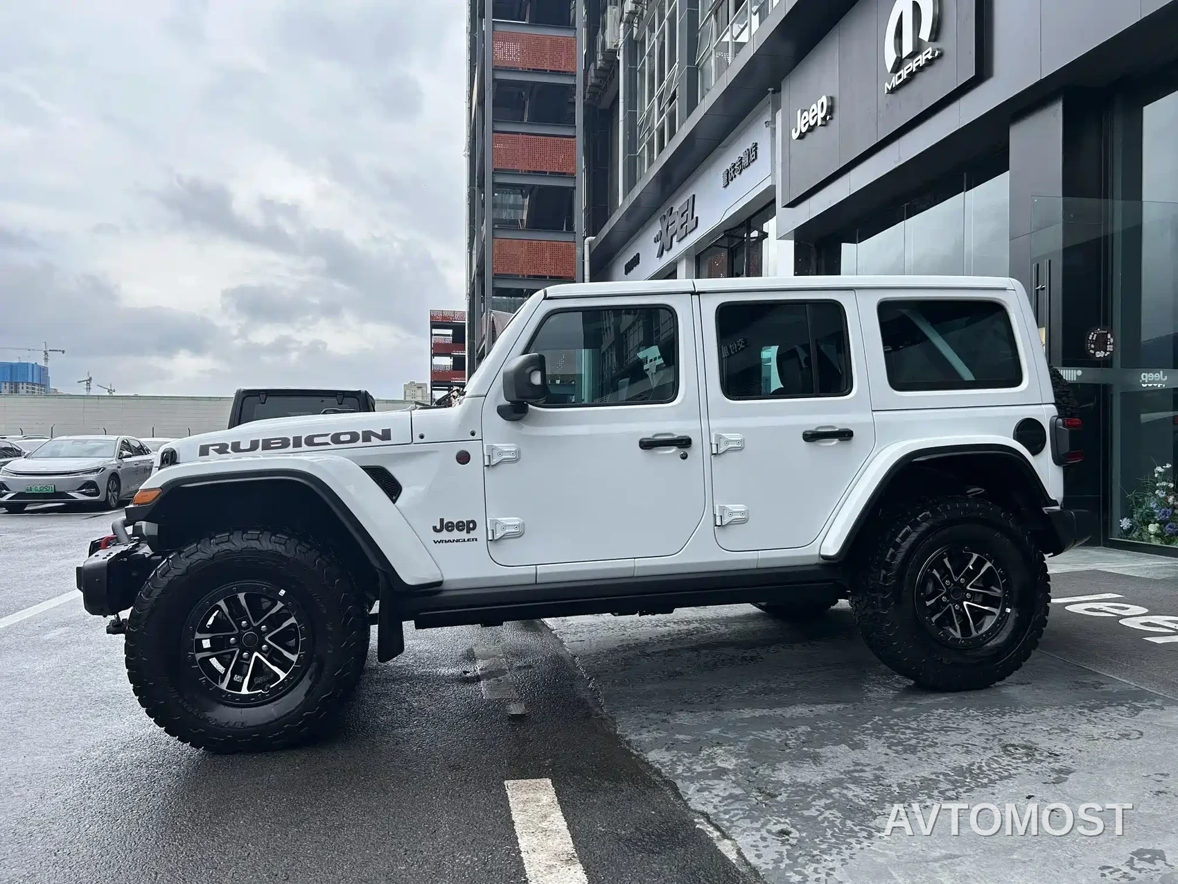 Jeep Wrangler 2024 2.0T Rubicon 4-door — фото 4