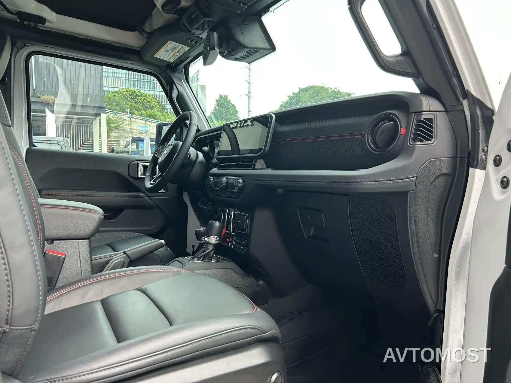 Jeep Wrangler 2024 2.0T Rubicon 4-door — фото 8