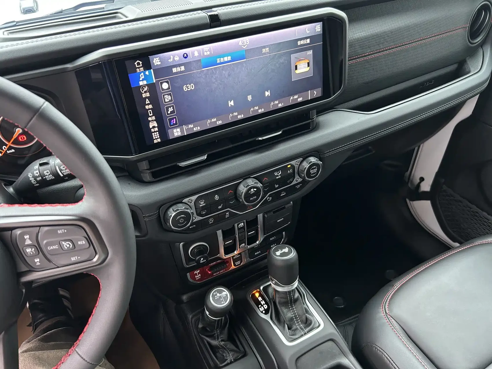 Jeep Wrangler 2024 2.0T Rubicon 4-door — фото 10