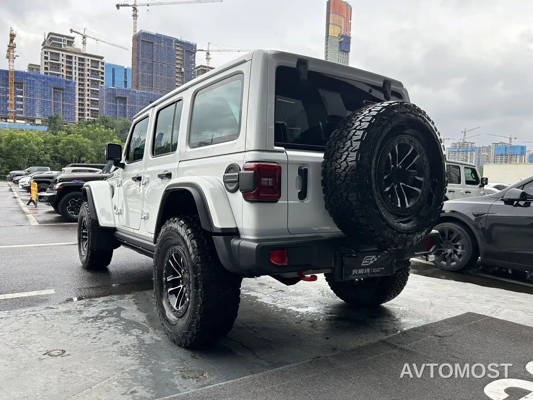 Jeep Wrangler 2024 2.0T Rubicon 4-door — фото 14