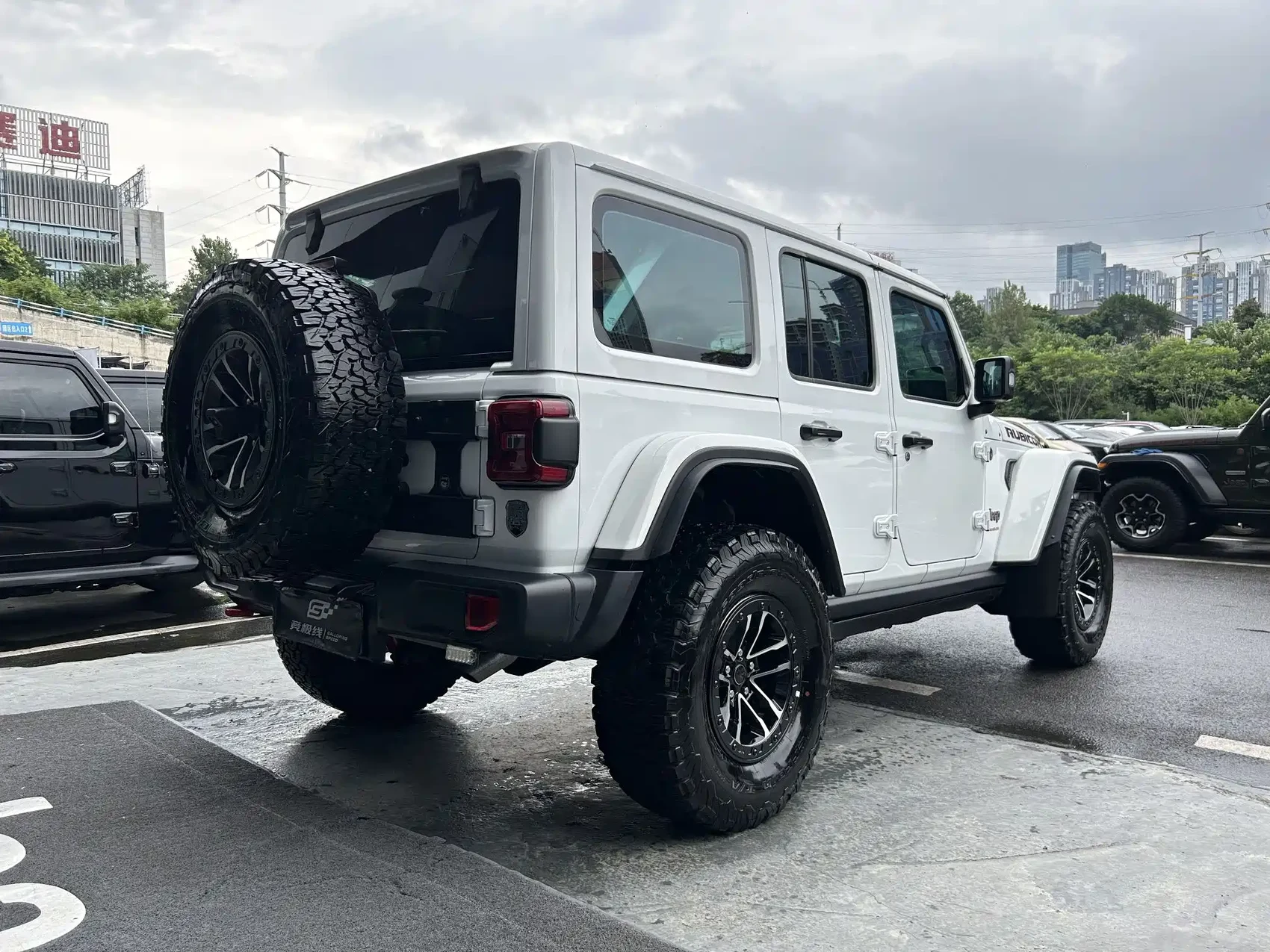 Jeep Wrangler 2024 2.0T Rubicon 4-door — фото 16