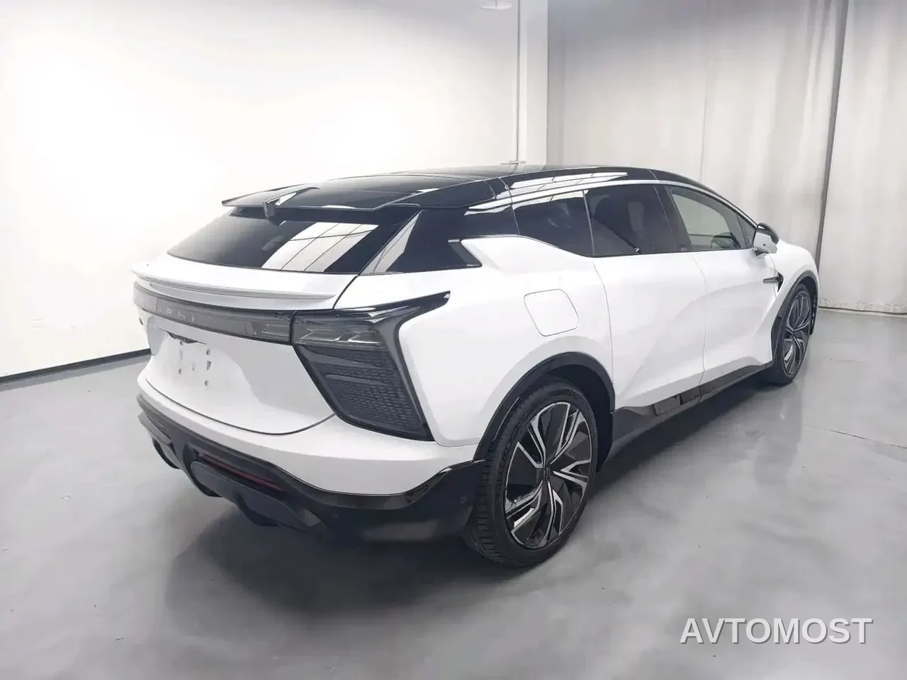 HiPhi X 2021 Performance Edition 6-Seater — фото 17