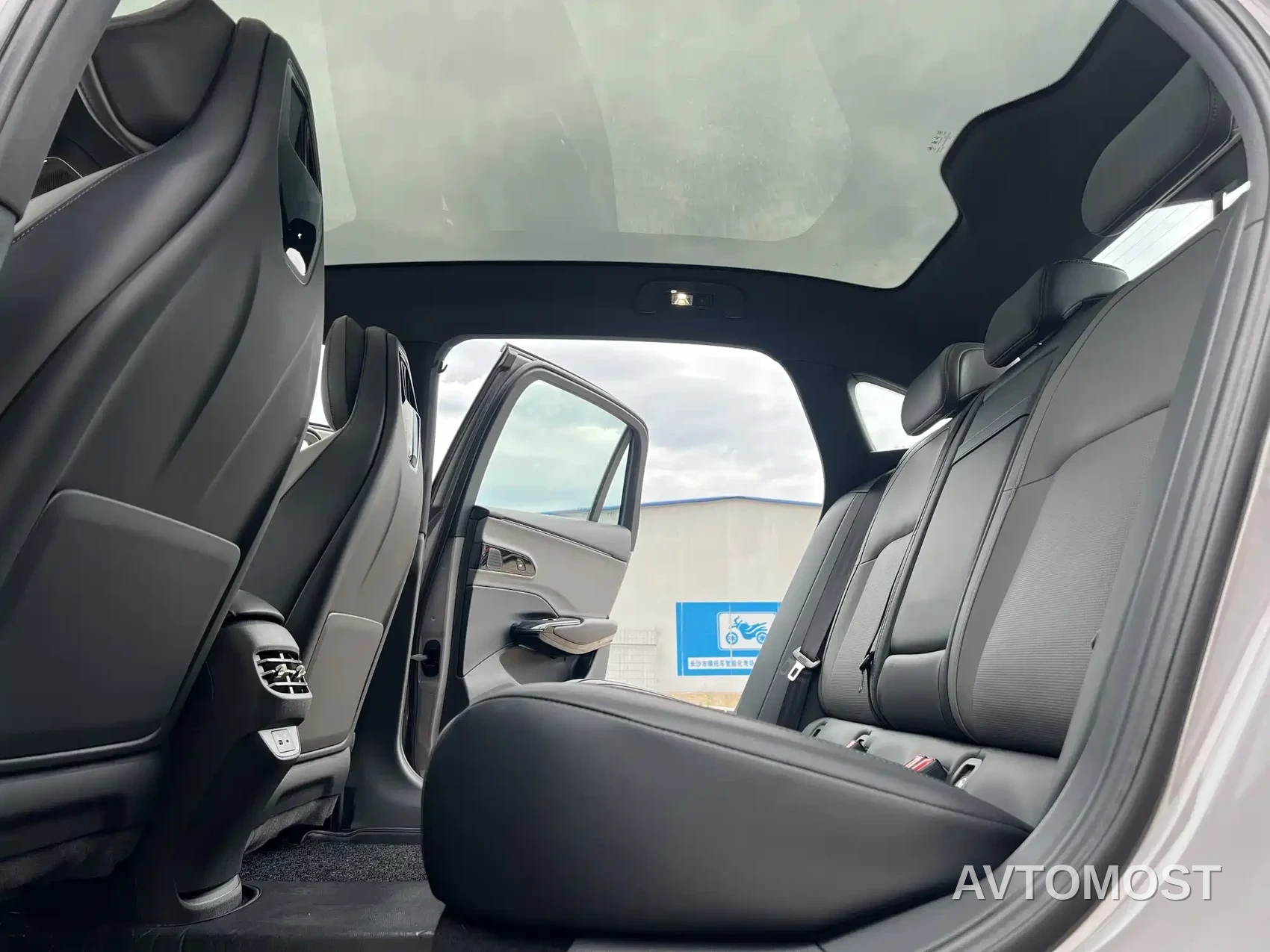 Hongqi EH7 2025 640 AWD Smart Selection Edition — фото 6