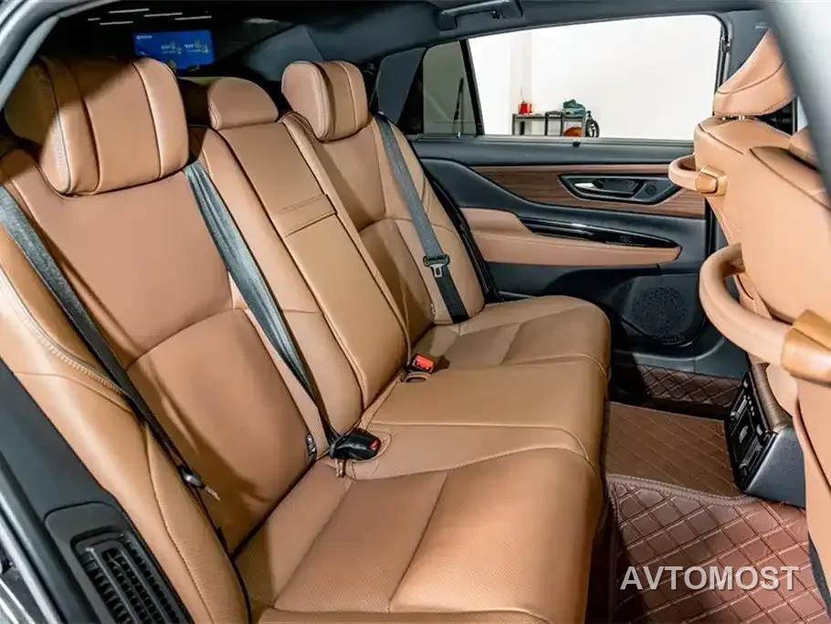 Toyota Crown (Import) 2024 2.5L Ultimate Edition — фото 23