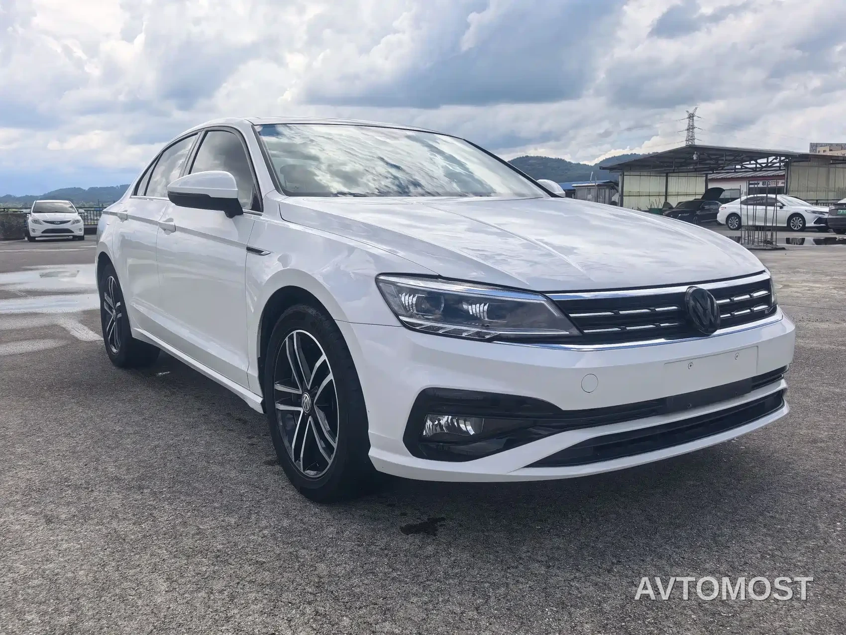 Volkswagen Lamando 2021 Facelift 280TSI DSG Comfort Edition — фото 3