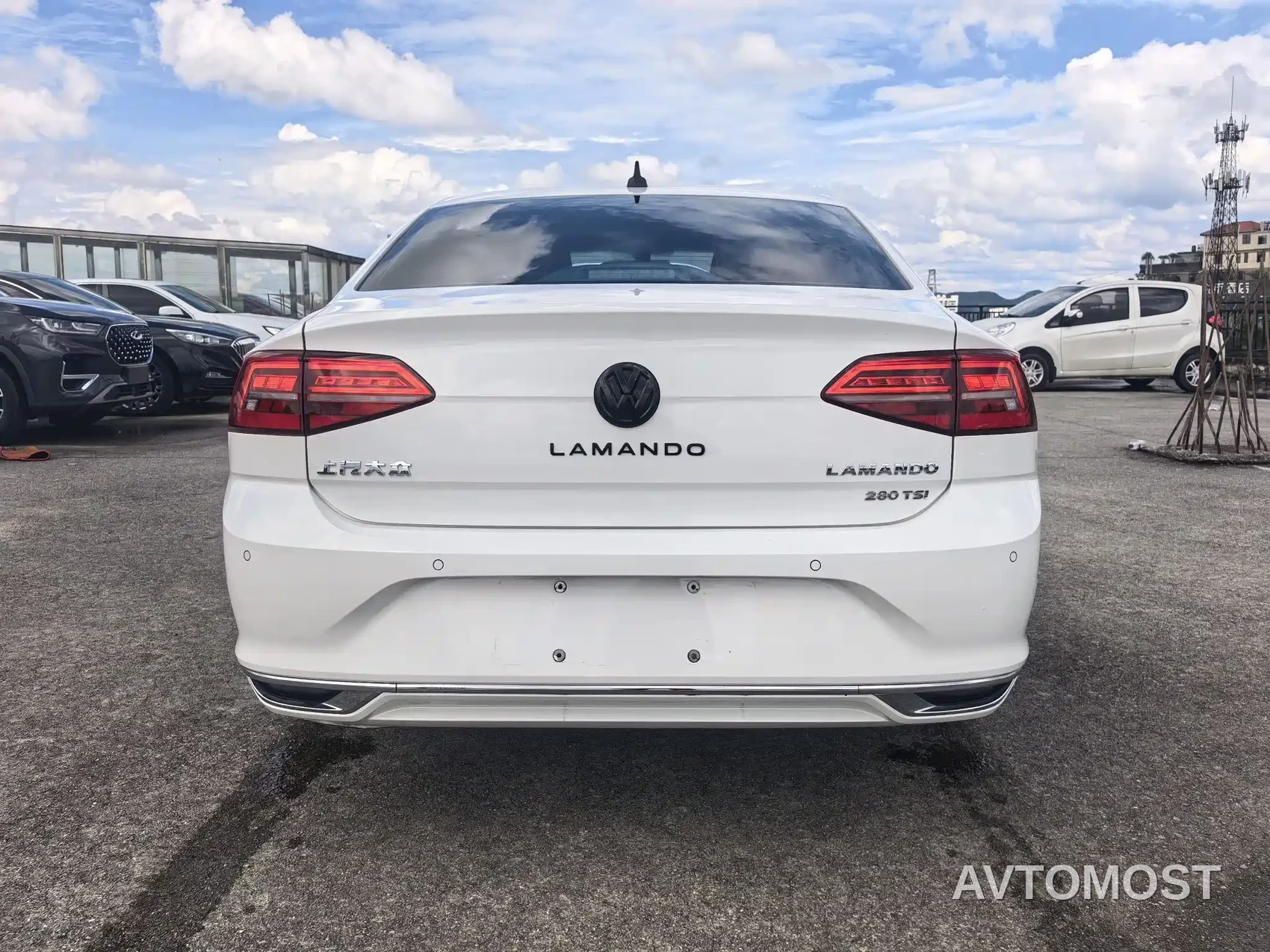 Volkswagen Lamando 2021 Facelift 280TSI DSG Comfort Edition — фото 4