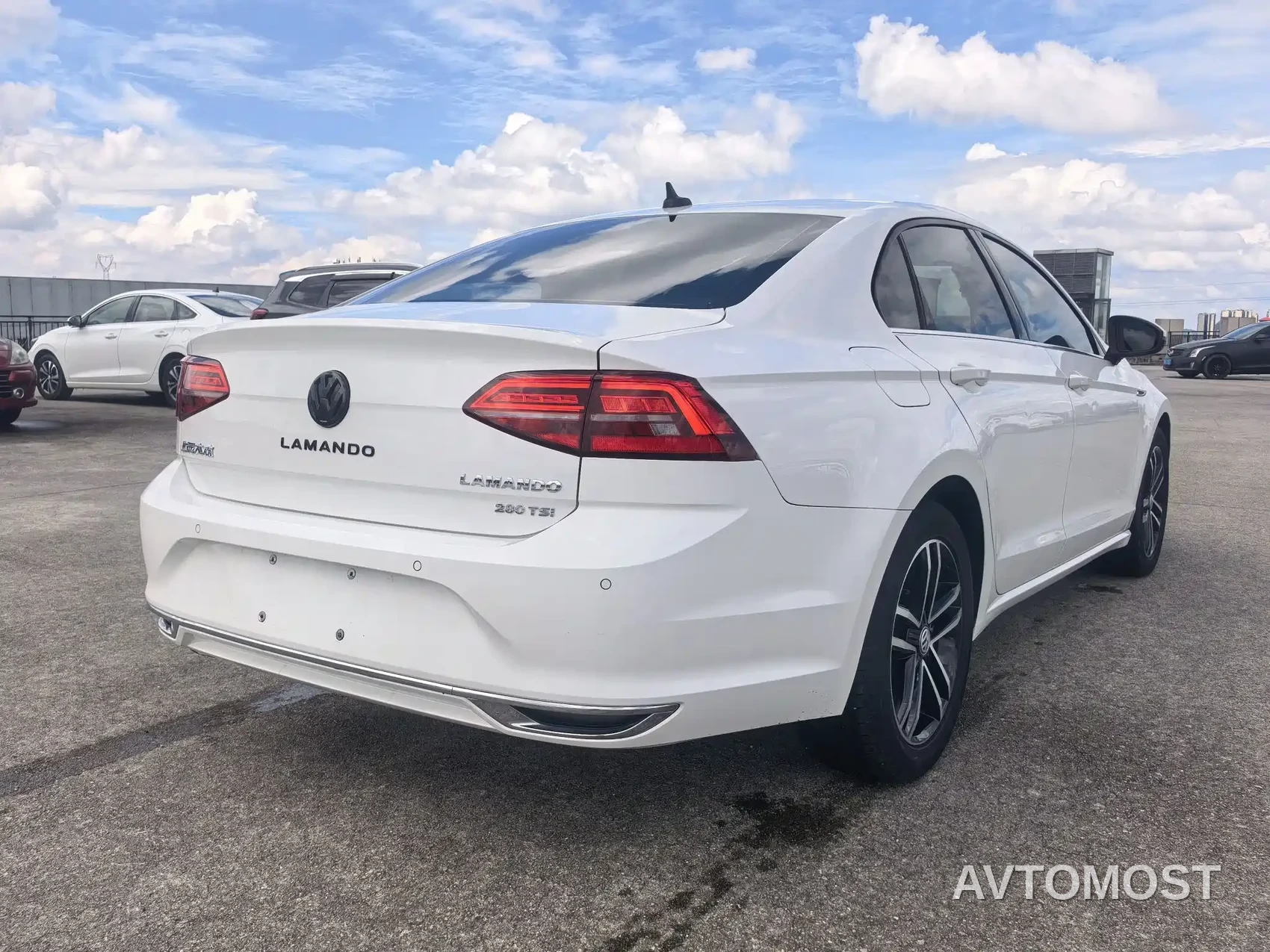 Volkswagen Lamando 2021 Facelift 280TSI DSG Comfort Edition — фото 5