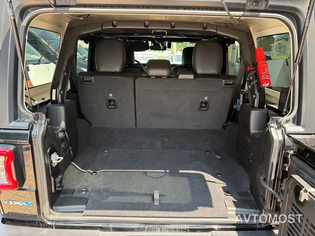 Jeep Wrangler 4xe 2021 4-Door 2.0T 4xe Sahara — фото 26