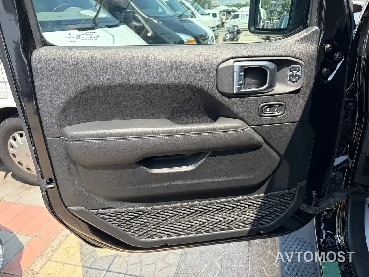Jeep Wrangler 4xe 2021 4-Door 2.0T 4xe Sahara — фото 20