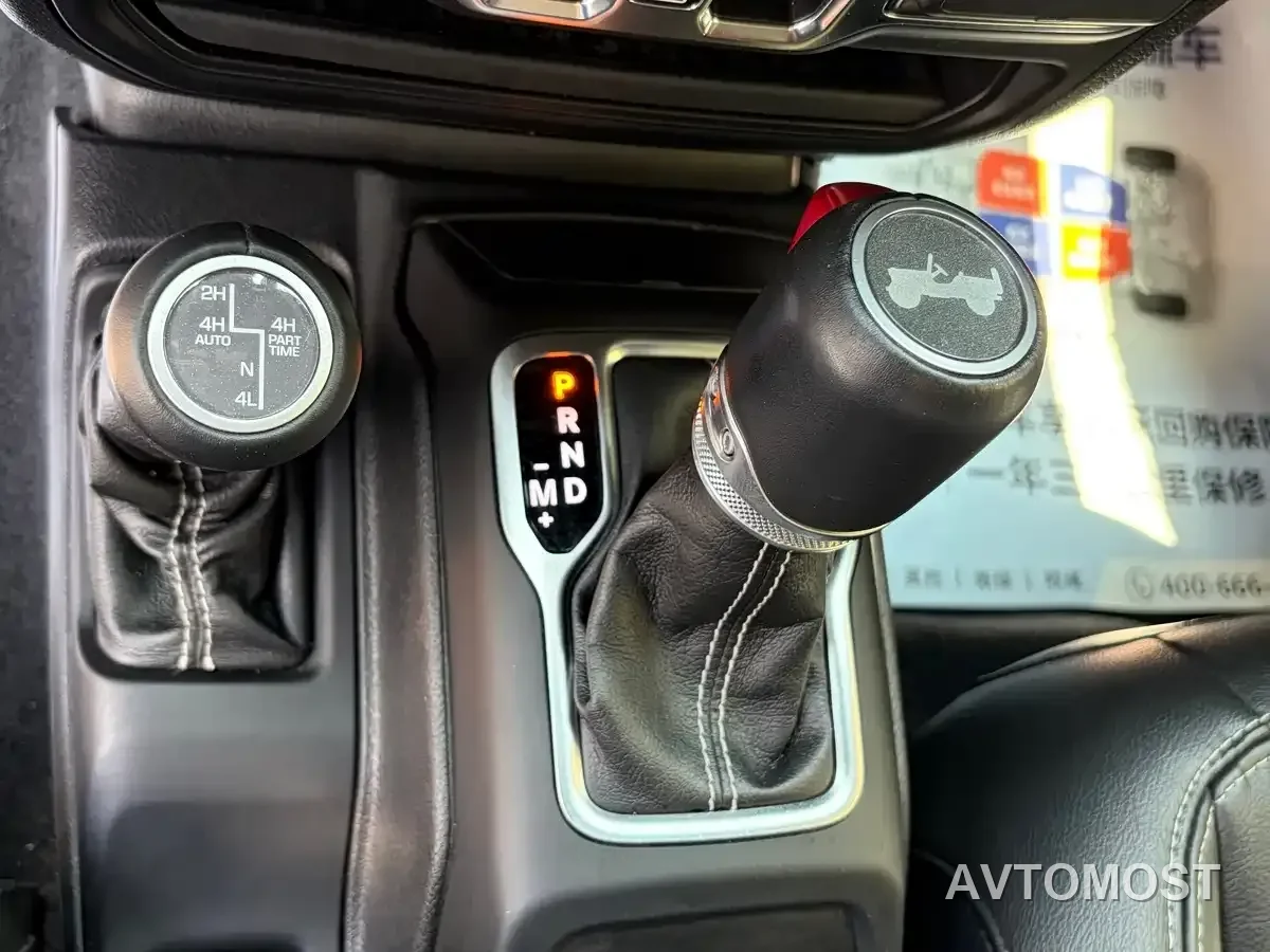 Jeep Wrangler 4xe 2021 4-Door 2.0T 4xe Sahara — фото 14