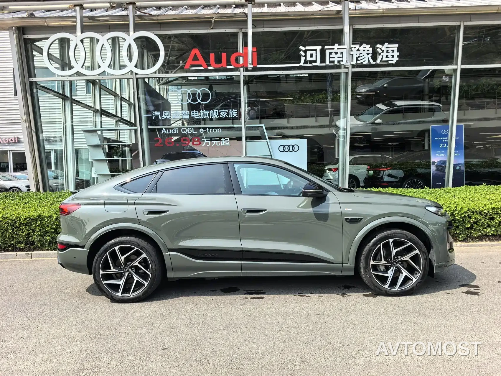 Audi Q6L Sportback e-tron 2025 Pioneer Navigation Edition — фото 2