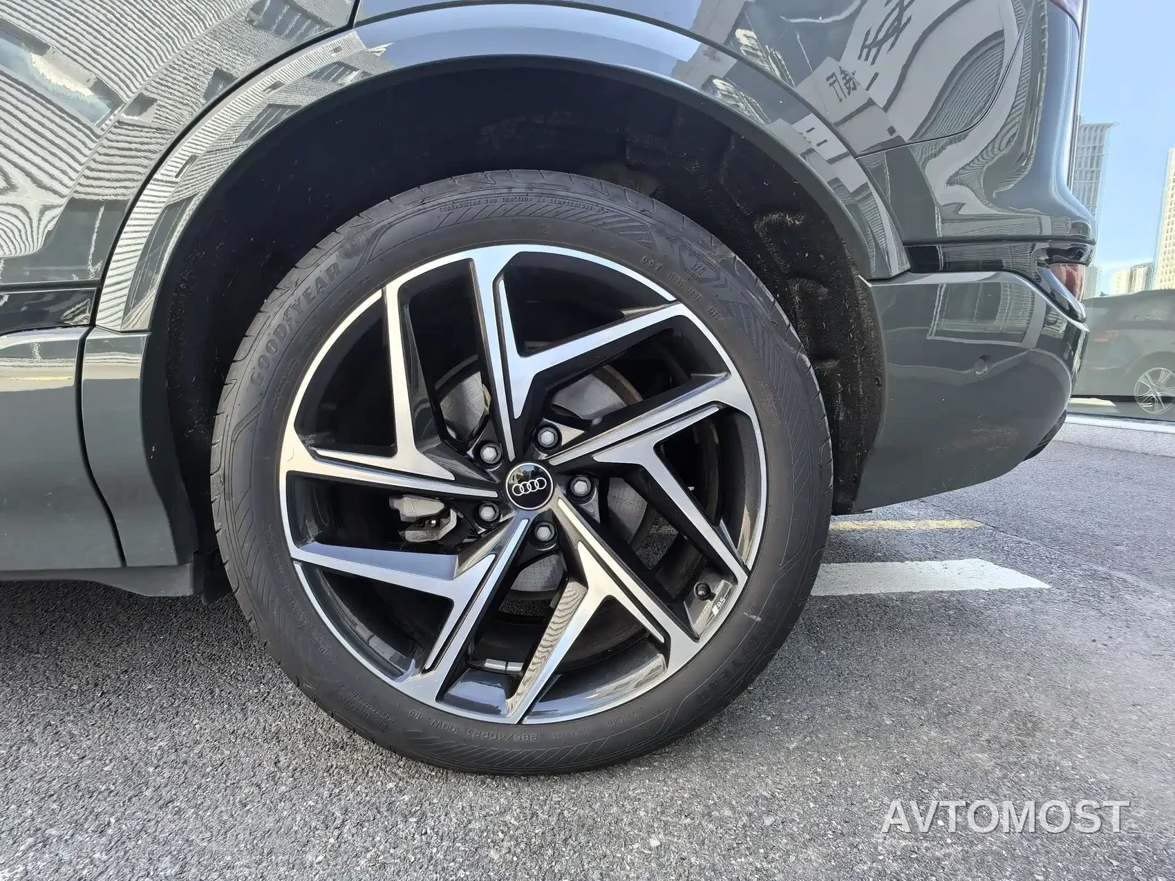 Audi Q6L Sportback e-tron 2025 Pioneer Navigation Edition — фото 6