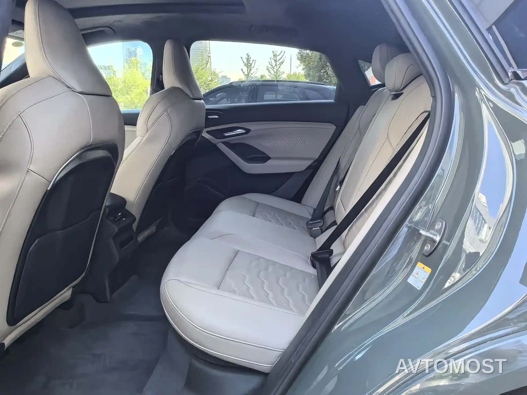 Audi Q6L Sportback e-tron 2025 Pioneer Navigation Edition — фото 7