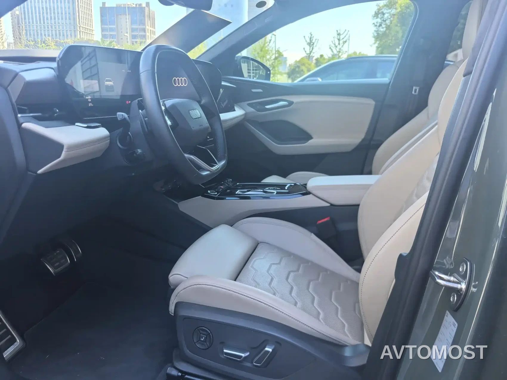 Audi Q6L Sportback e-tron 2025 Pioneer Navigation Edition — фото 8