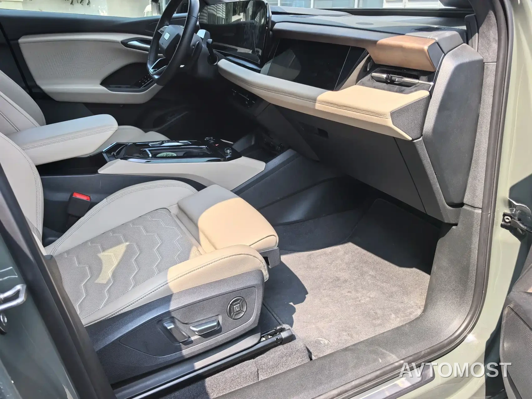 Audi Q6L Sportback e-tron 2025 Pioneer Navigation Edition — фото 11