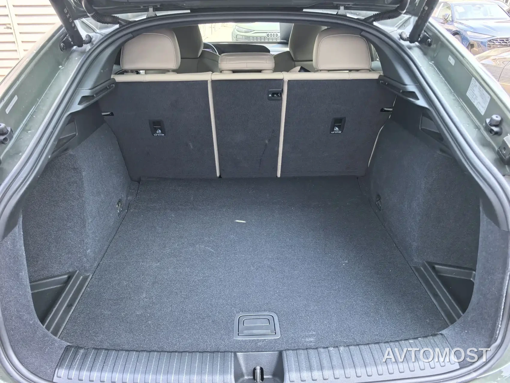 Audi Q6L Sportback e-tron 2025 Pioneer Navigation Edition — фото 14