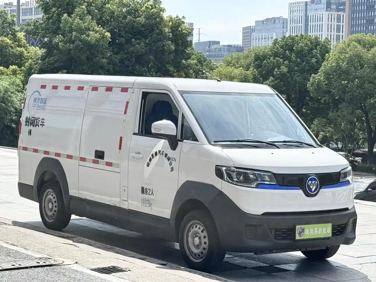 Foton Qianduoduo 2024 Model Van Flat Roof 2 Seats EVE Energy 41.86kWh — фото 3
