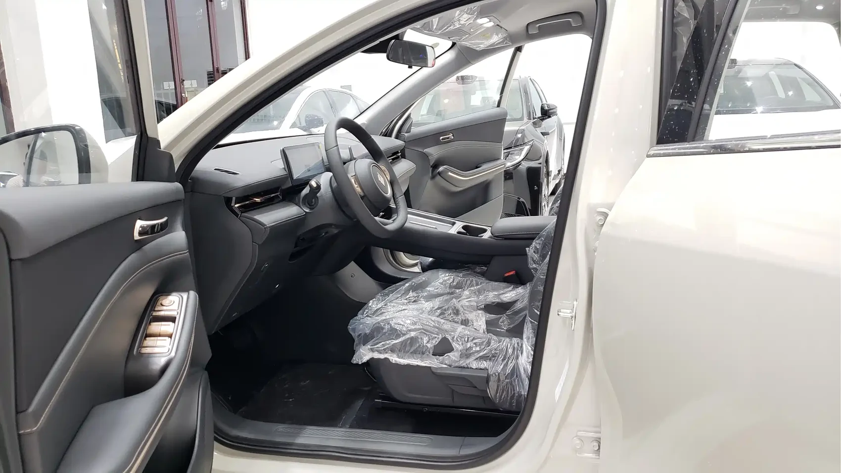 Baojun E6 2026 Model 500km Enjoy Edition — фото 4
