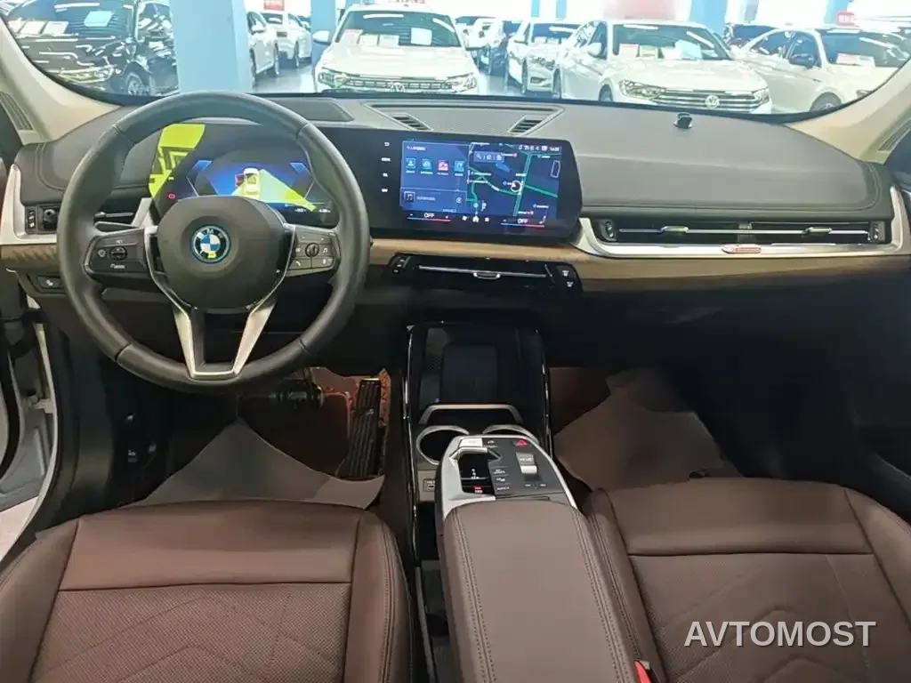 BMW iX1 2023 xDrive30L M Sport Package — фото 9